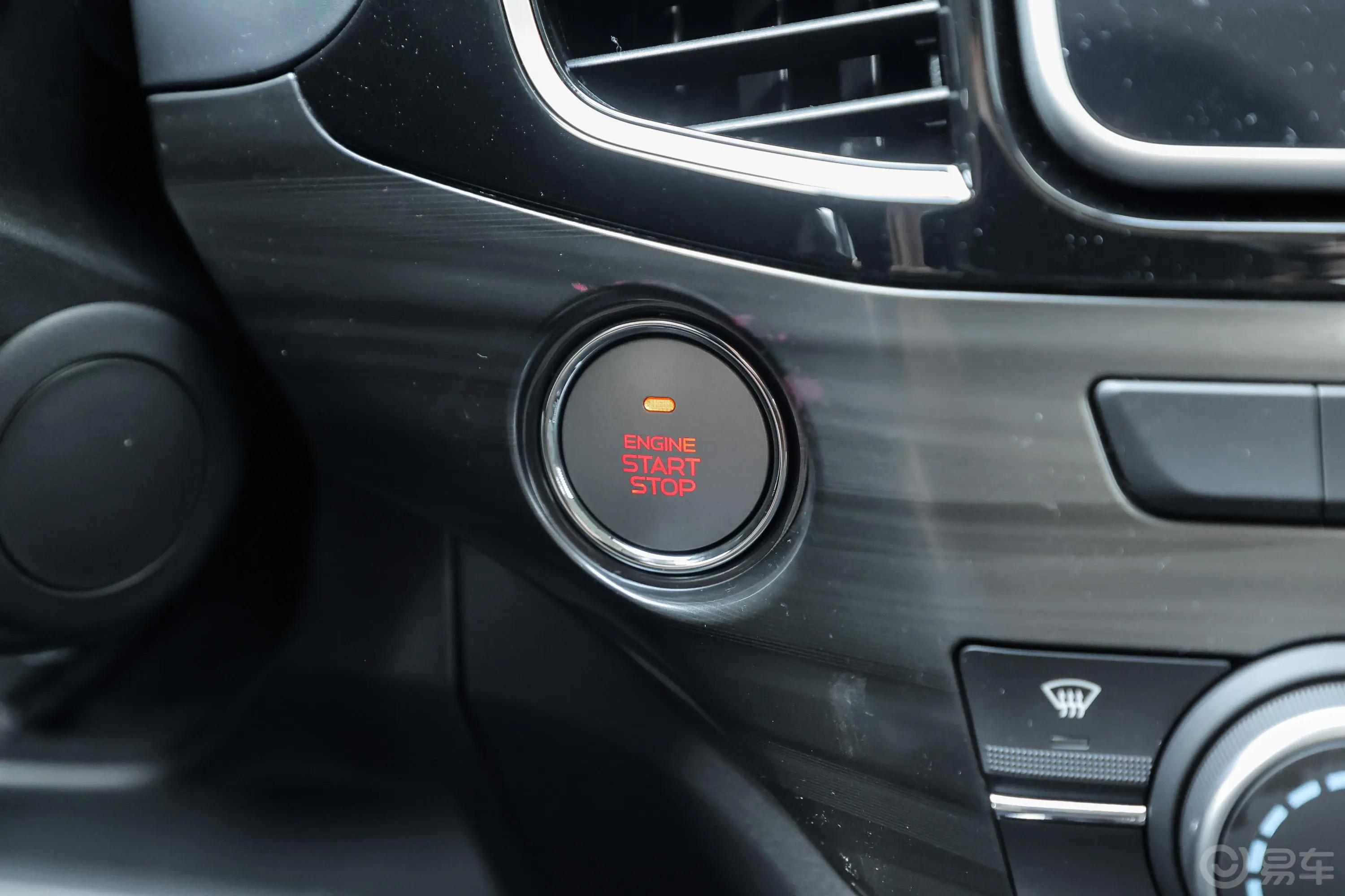 铃拓2.0T 自动 两驱 领尚版 汽油钥匙孔或一键启动按键