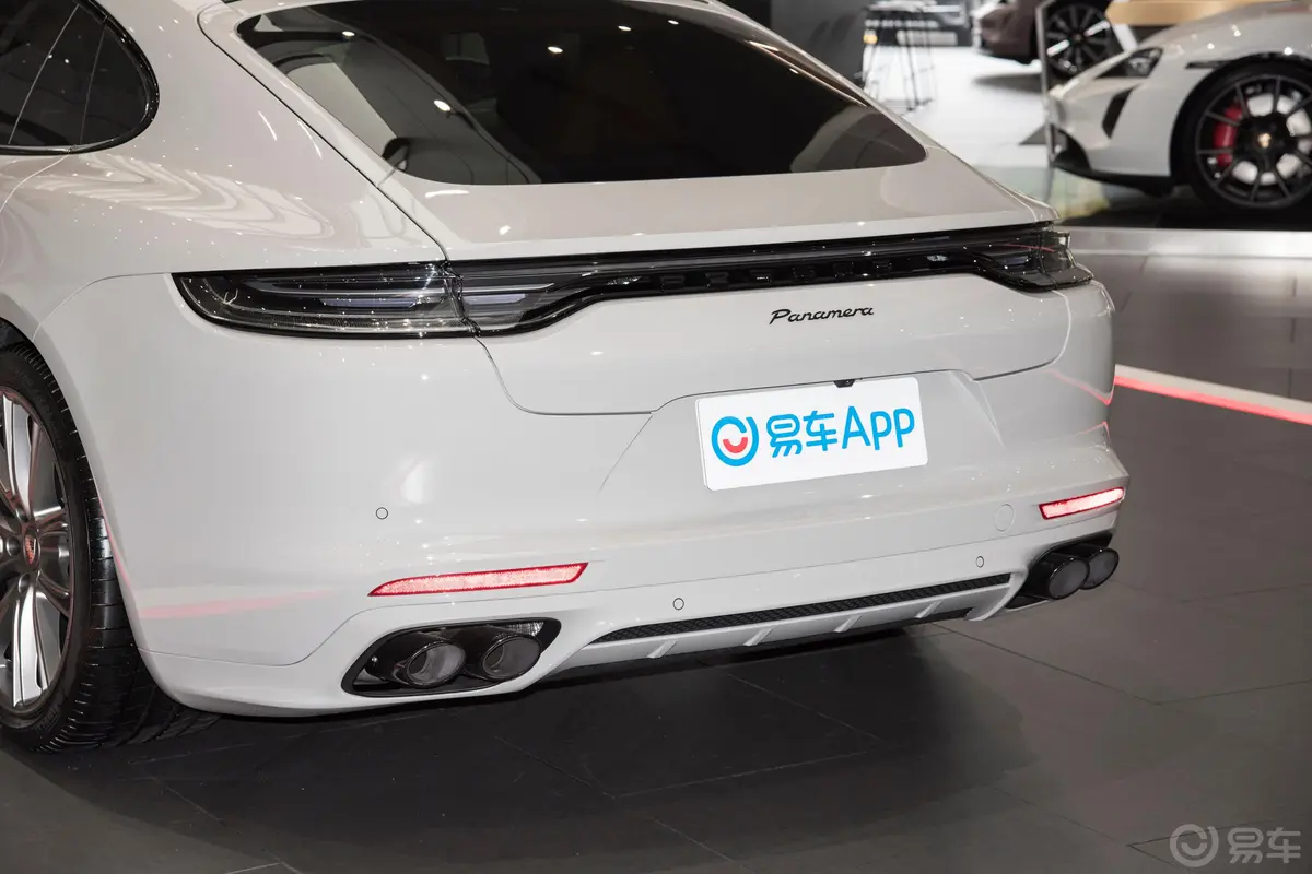 Panamera改款 Panamera 铂金版 2.9T车后雷达