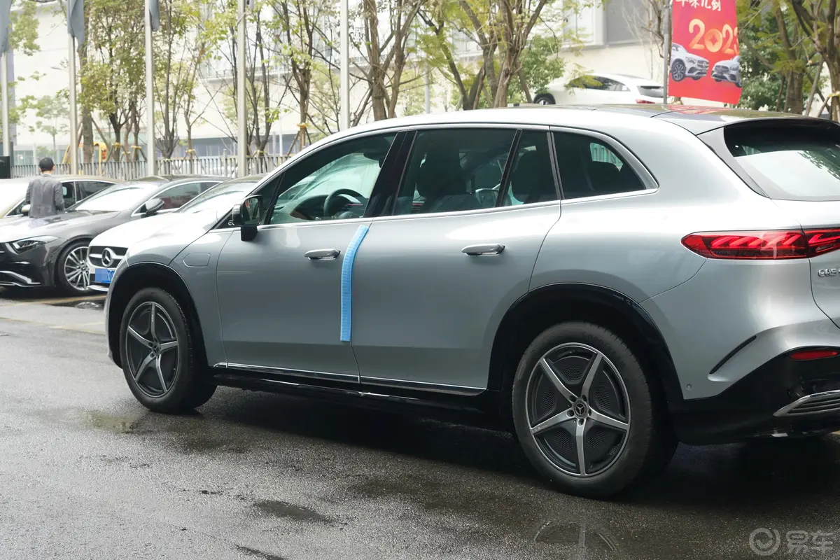 奔驰EQS SUV450 4MATIC 先锋版外观细节