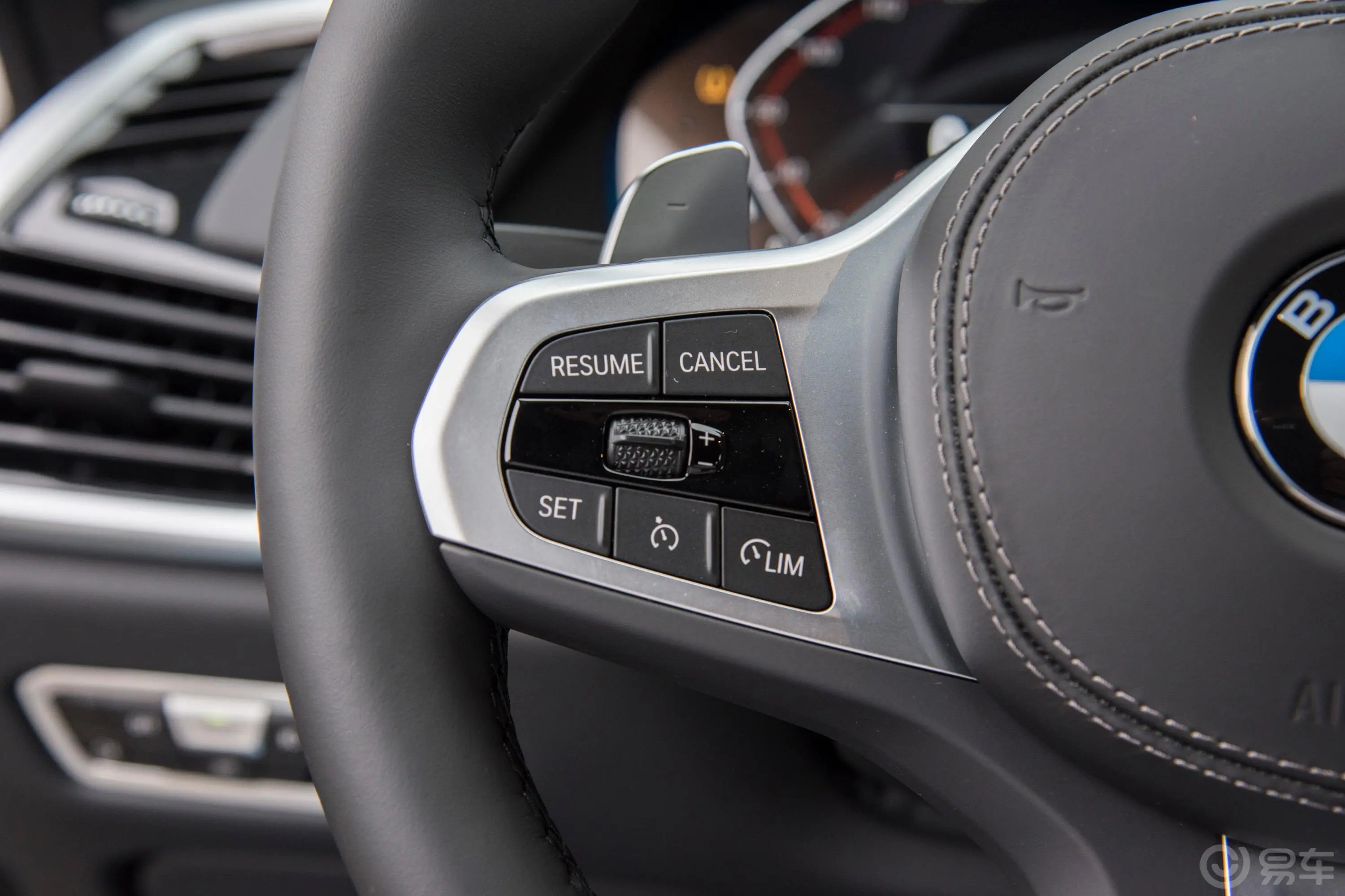 宝马X6xDrive30i M运动套装左侧方向盘功能按键
