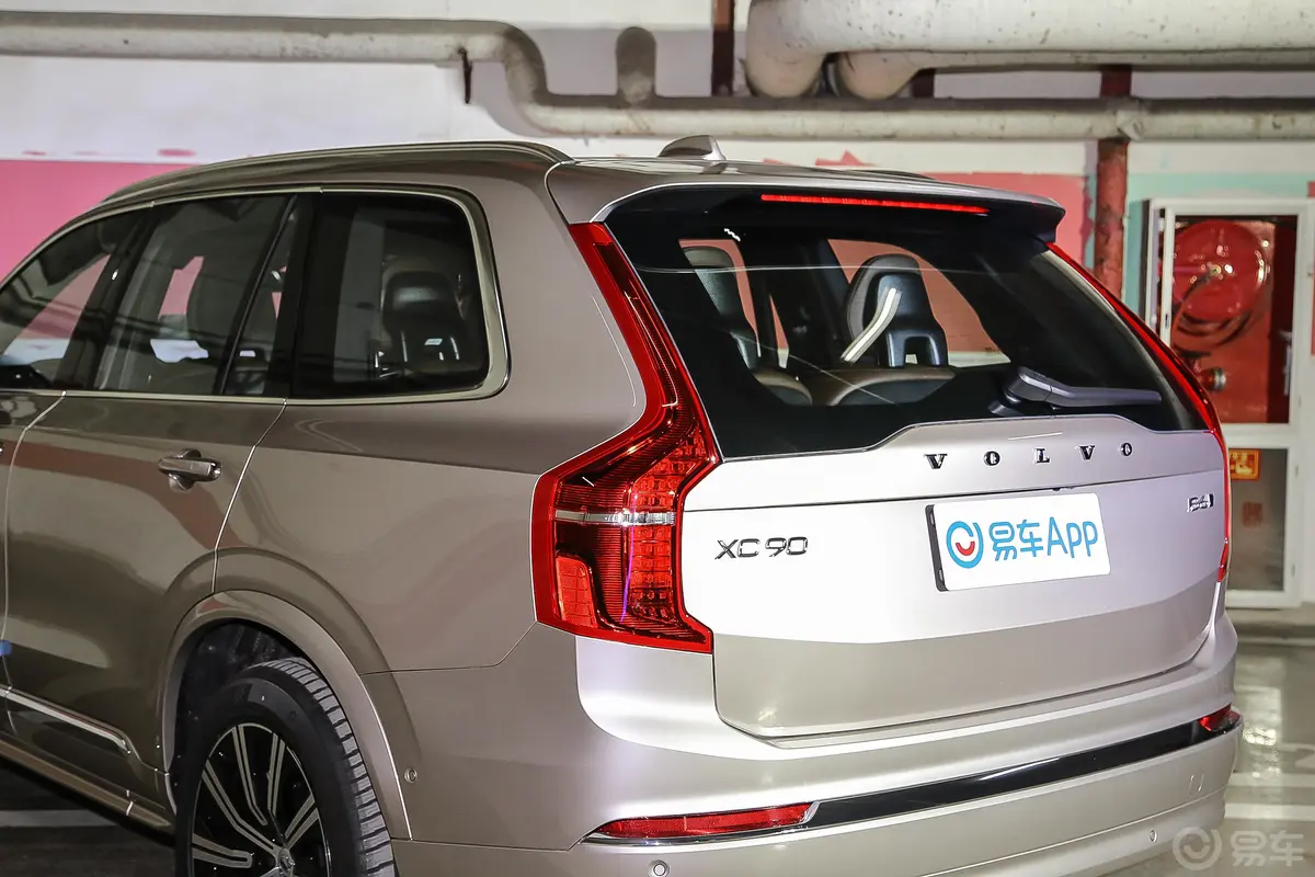 沃尔沃XC90B6 智雅豪华版 7座尾灯侧45度俯拍