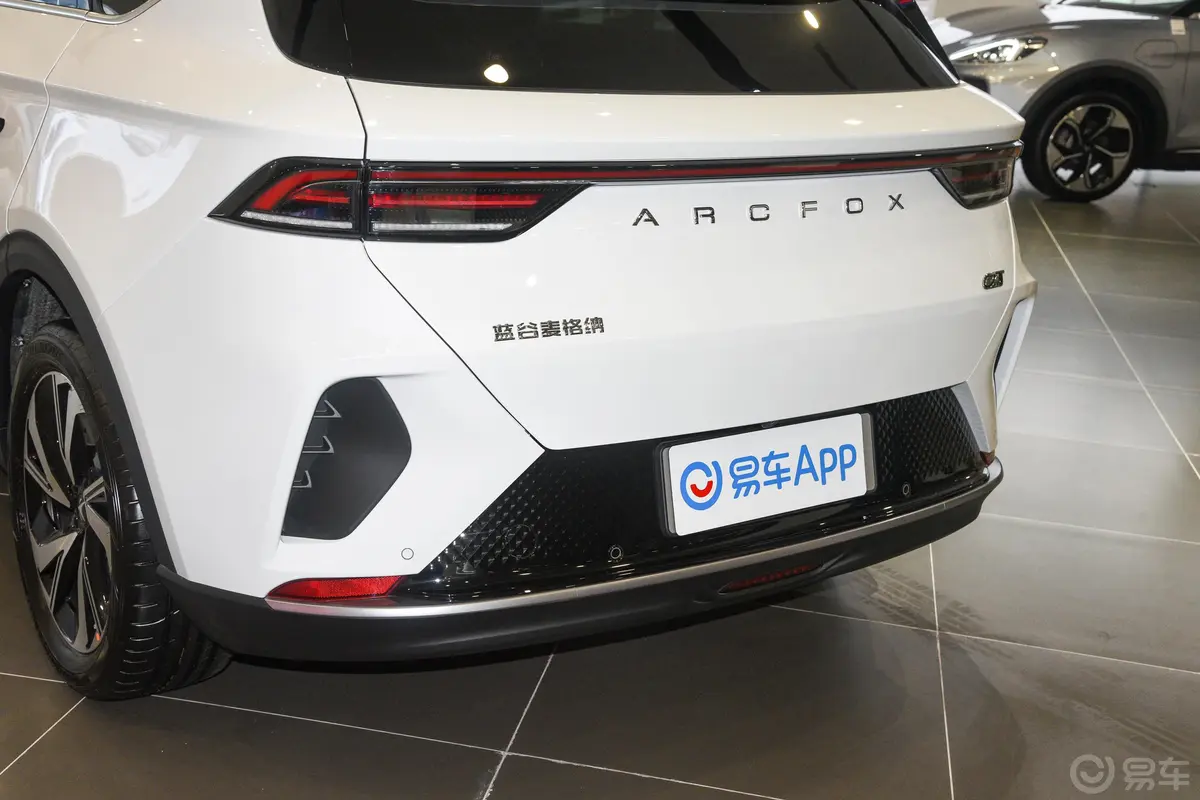 极狐 阿尔法T480S 电机175kW车后雷达