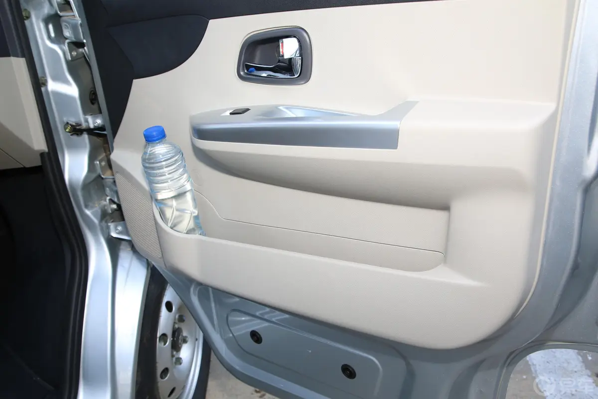长安星卡1.5L 单排3.06米载货汽车舒适型副驾驶位