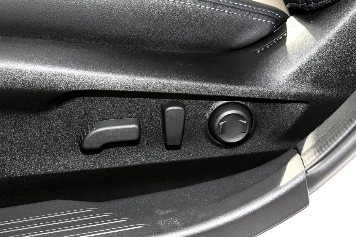 傲虎2.5i AWD运动版EyeSight主驾座椅调节