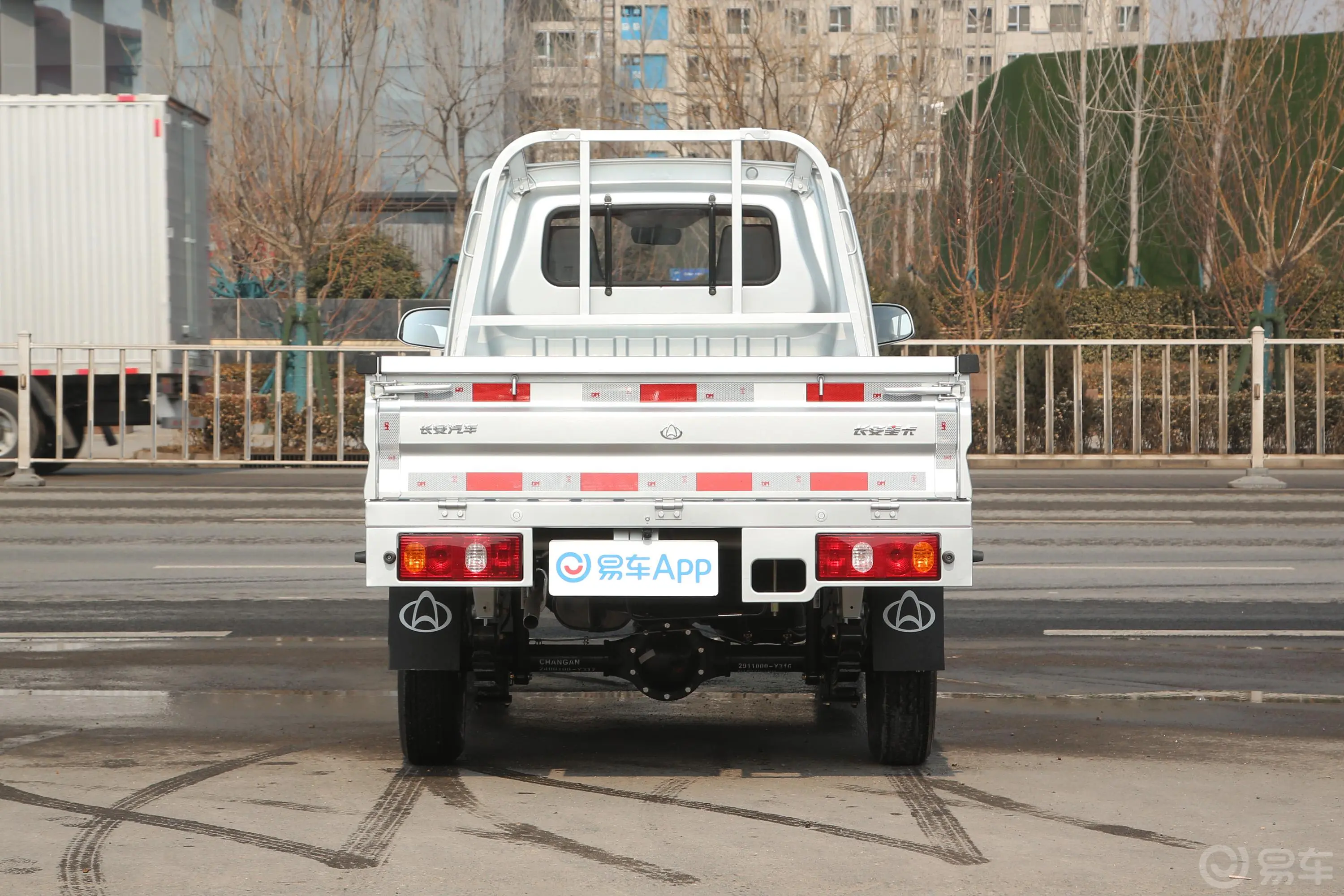 长安星卡1.5L 单排3.06米载货汽车舒适型正后水平