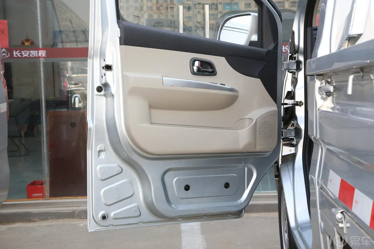 长安星卡1.5L 单排3.06米载货汽车舒适型主驾驶位