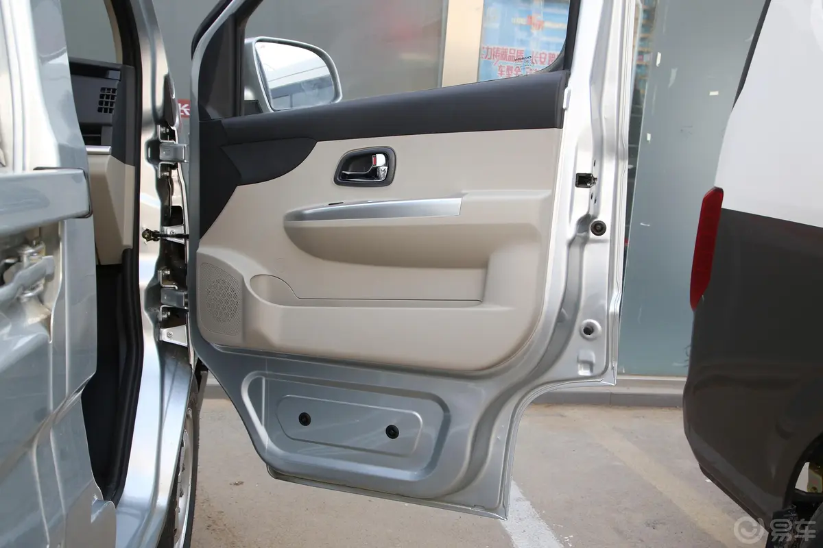 长安星卡1.5L 单排3.06米载货汽车舒适型副驾驶位