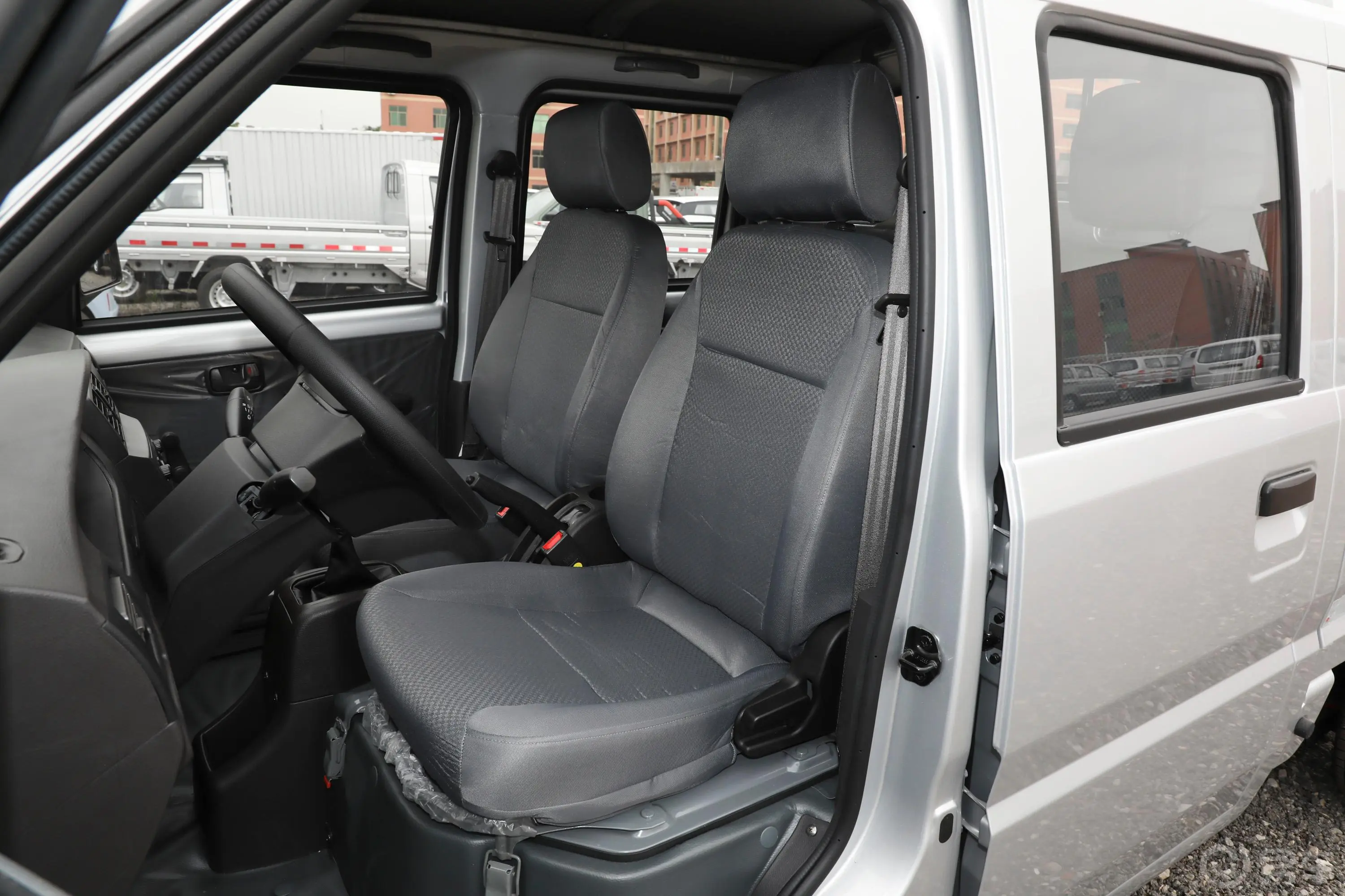 五菱荣光小卡1.5L 加长双排基本型 5座驾驶员座椅