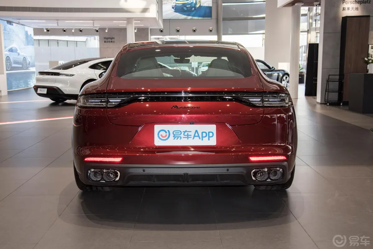 Panamera改款 Panamera 铂金版 2.9T正后水平