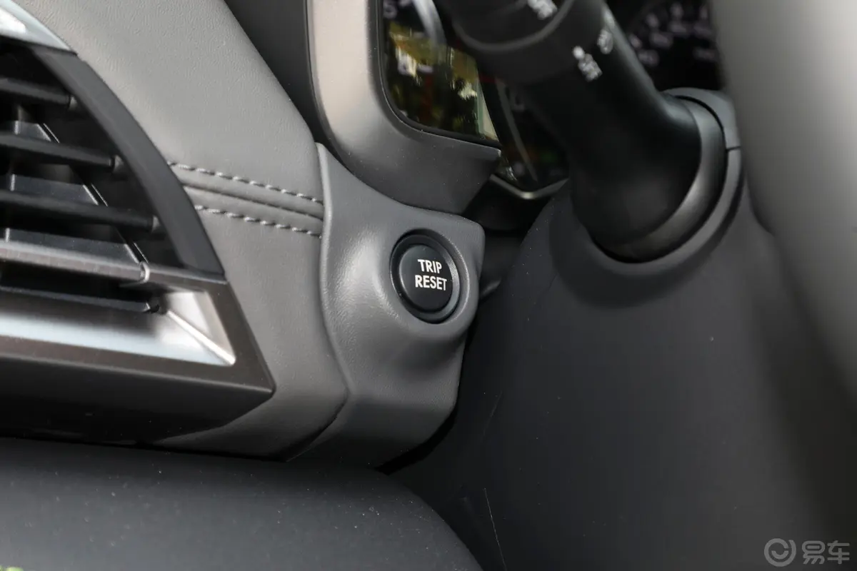 傲虎2.5i AWD探享版EyeSight主驾驶位