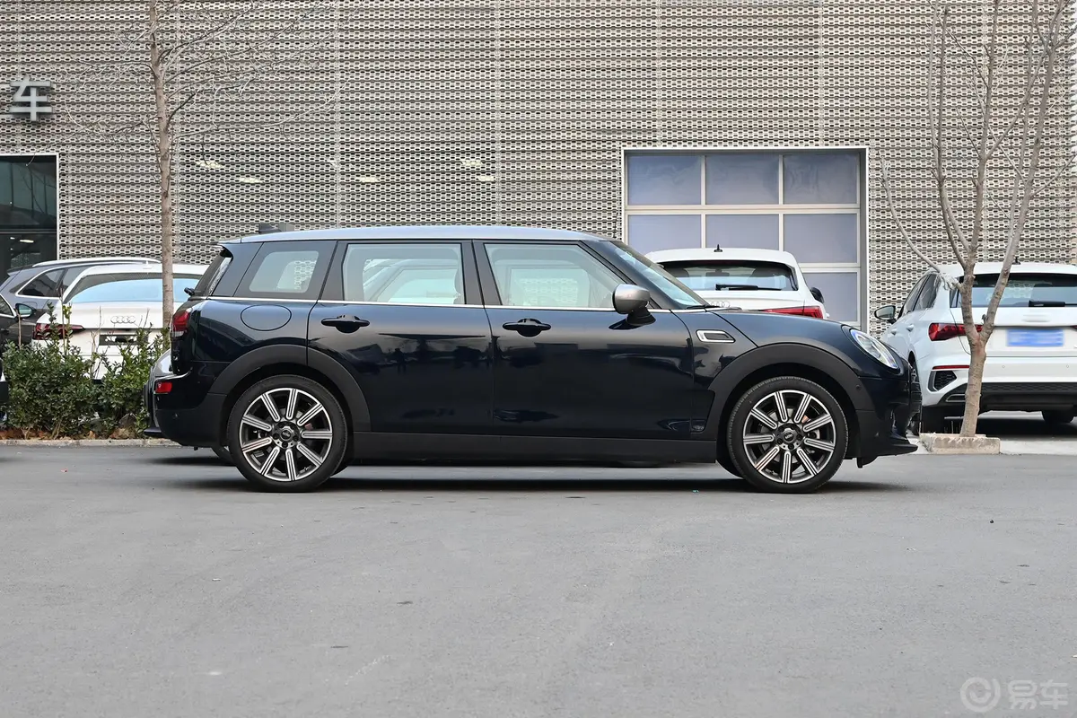 MINI CLUBMAN改款 1.5T COOPER 鉴赏家正侧车头向右水平