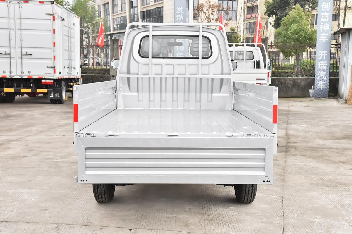 斑马1.5L 单排加长轴距栏板车舒适型后备厢