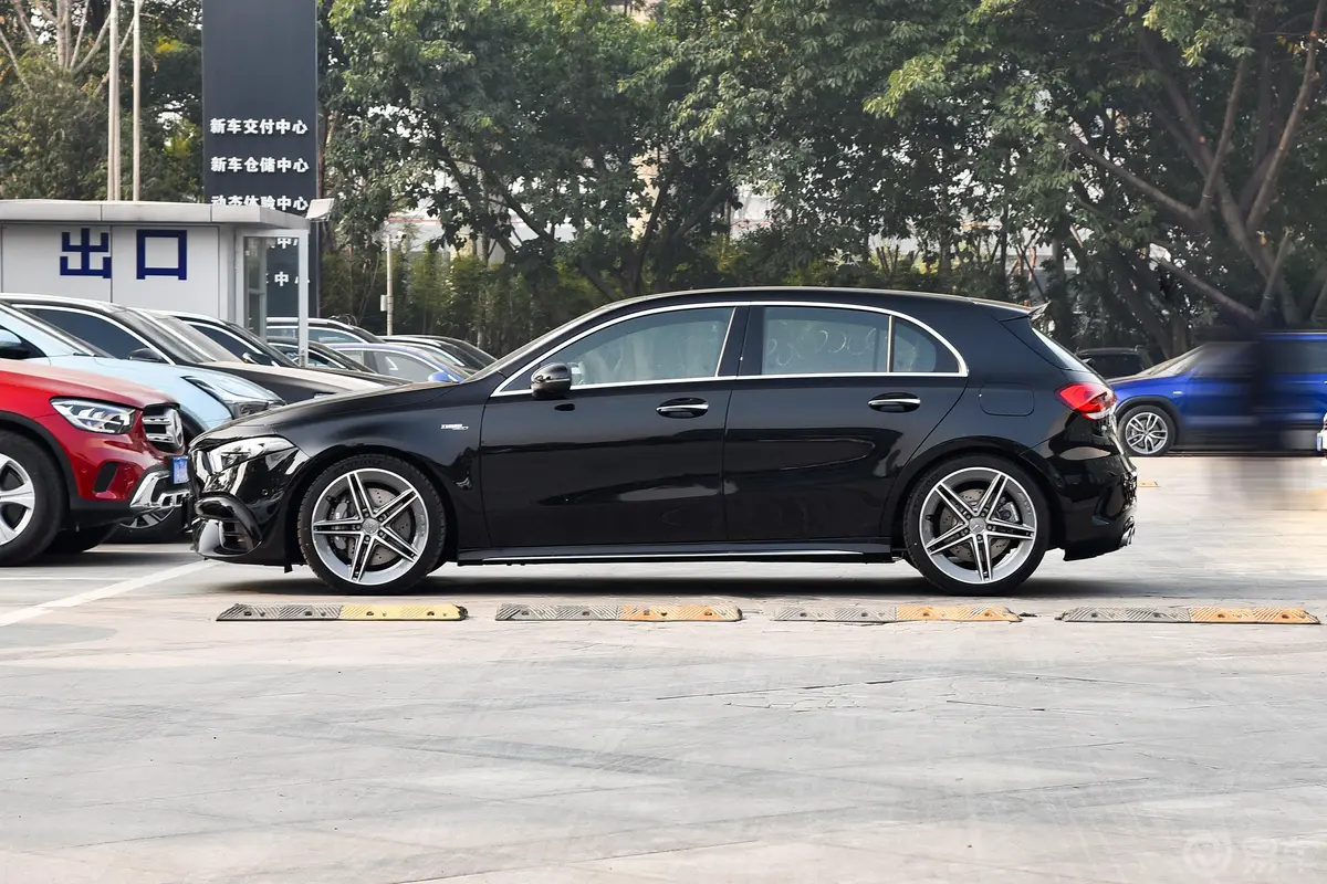 奔驰A级 AMG(进口)AMG A 45 4MATIC+正侧车头向左水平