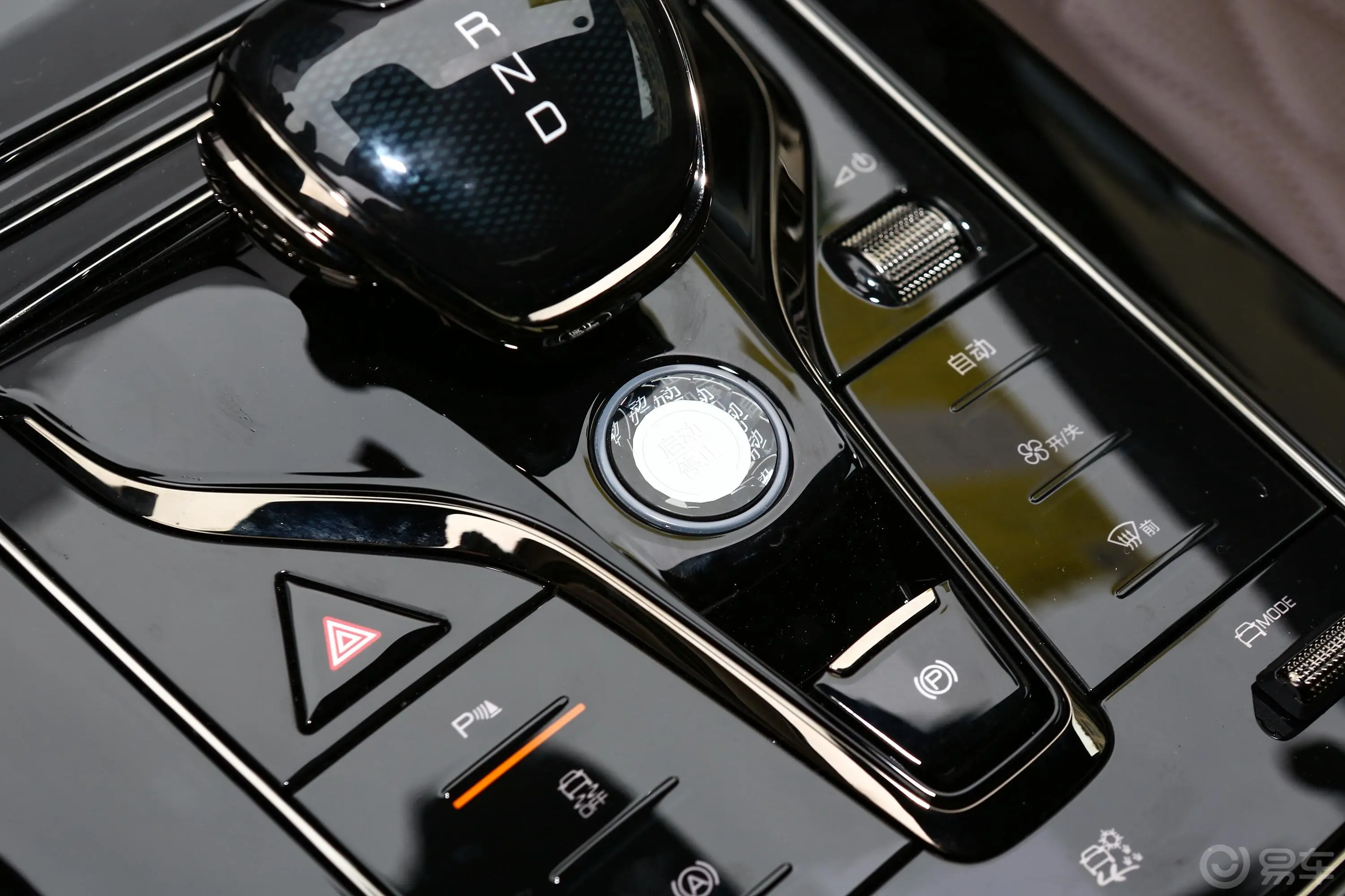 汉EV 冠军版 506km 前驱尊贵型钥匙孔或一键启动按键