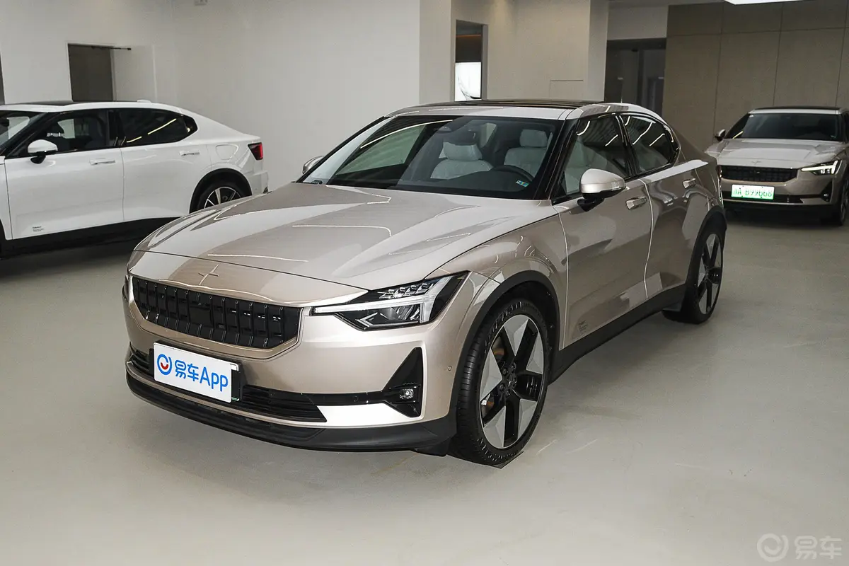 Polestar 2512km 双电机长续航版侧前45度车头向左水平