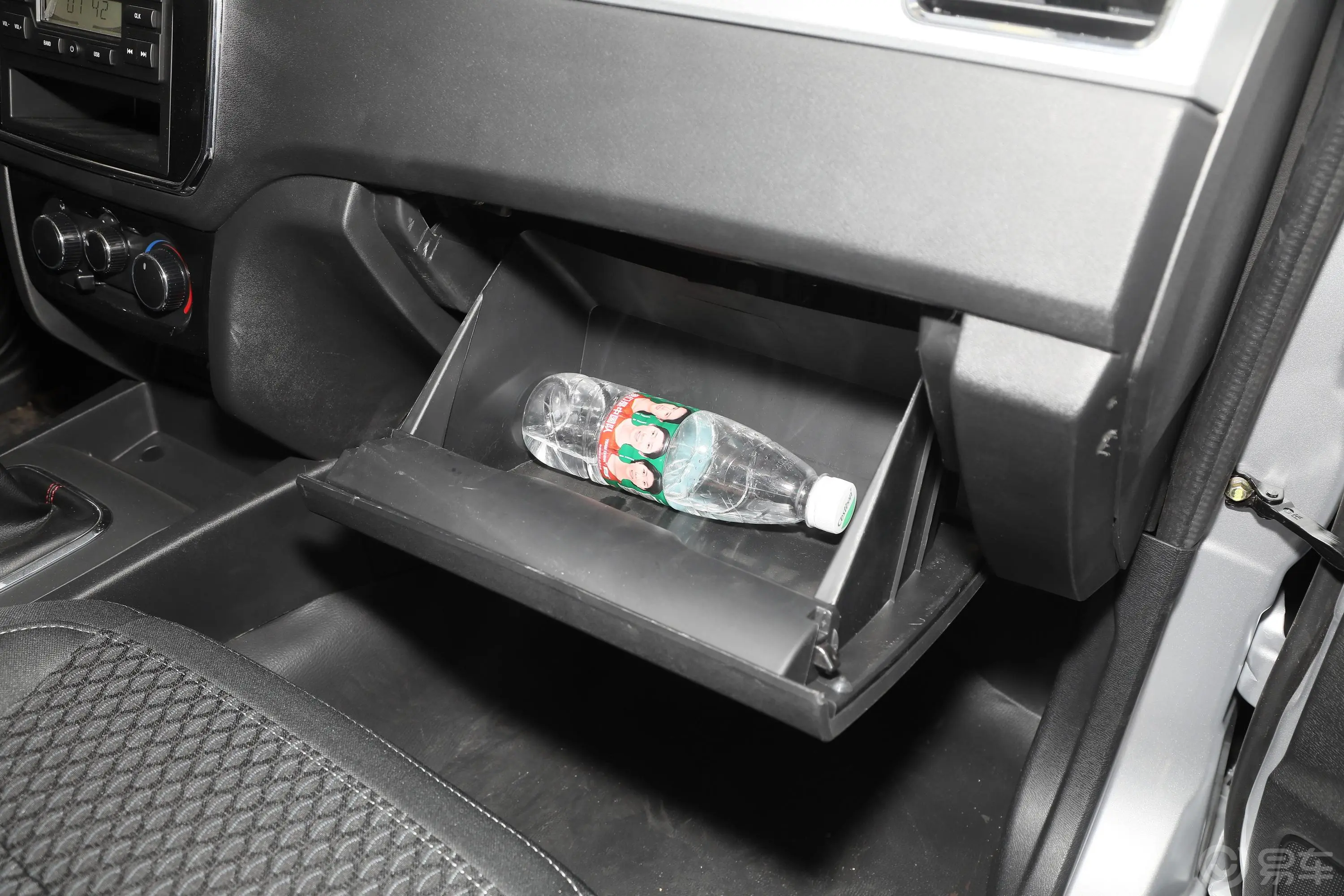 凯程F3001.5L 手动 标轴 真香版手套箱空间水瓶横置