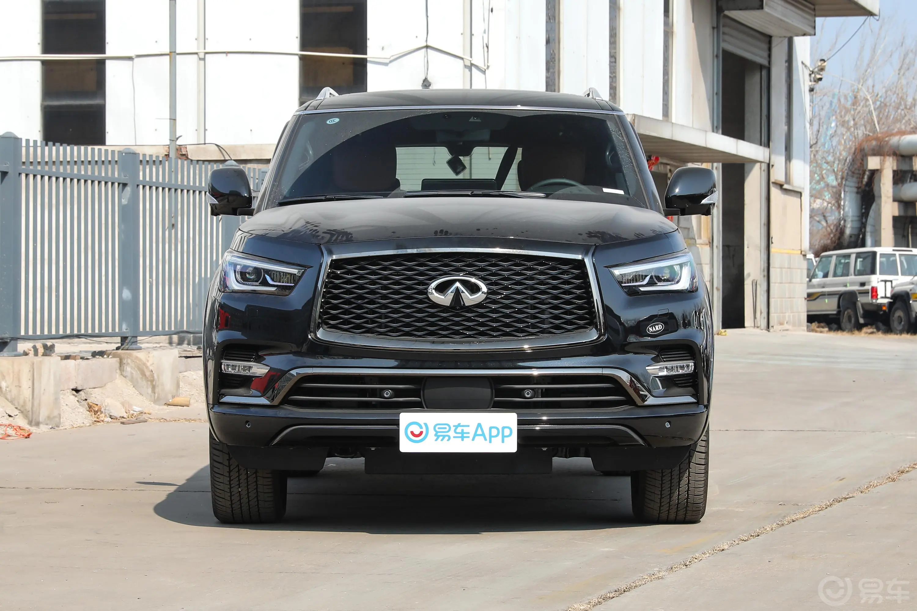 英菲尼迪QX805.6L 四驱Pro顶配版正前水平