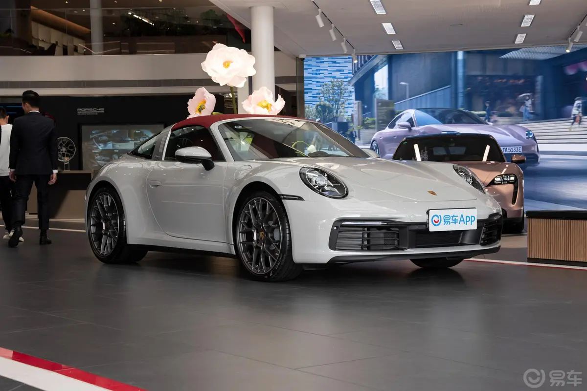 保时捷911Targa 4 3.0T侧前45度车头向右水平