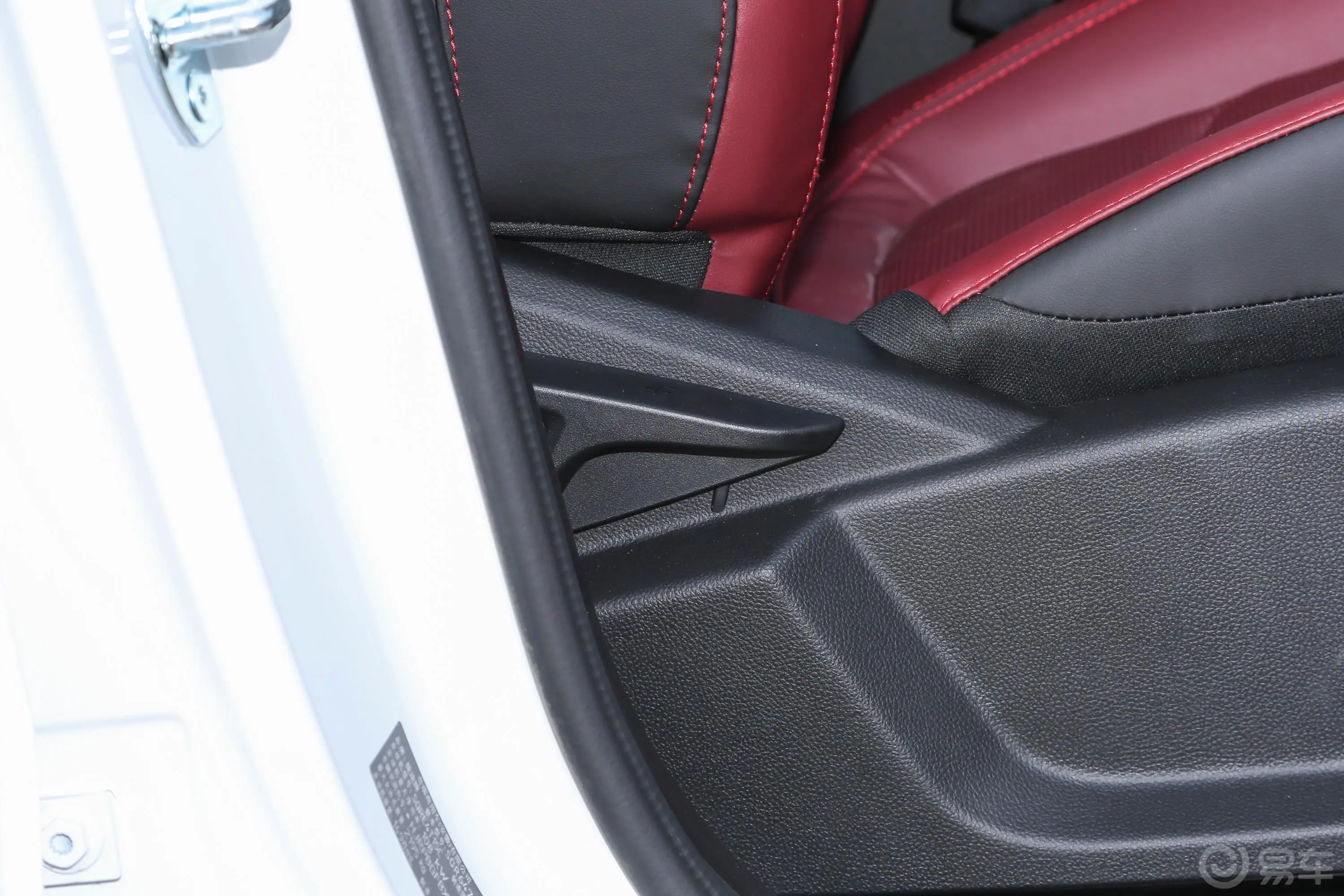 捷途X70 PLUS1.5T 双离合自强Pro 5座副驾座椅调节