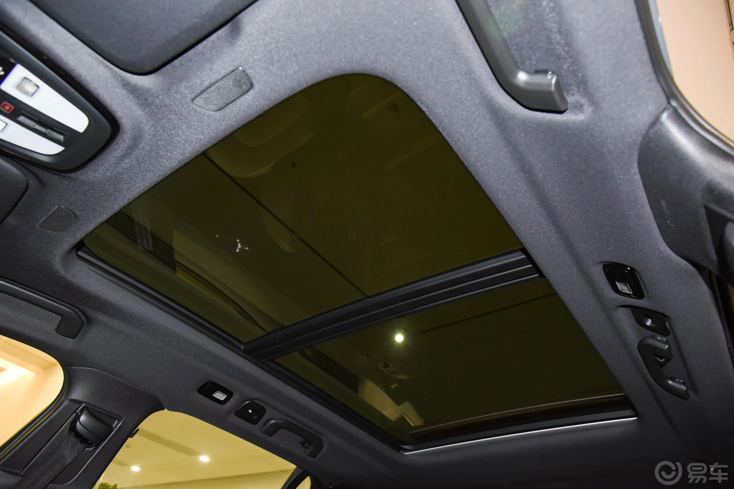 沃尔沃V60B5 自动智远运动版天窗内拍关闭