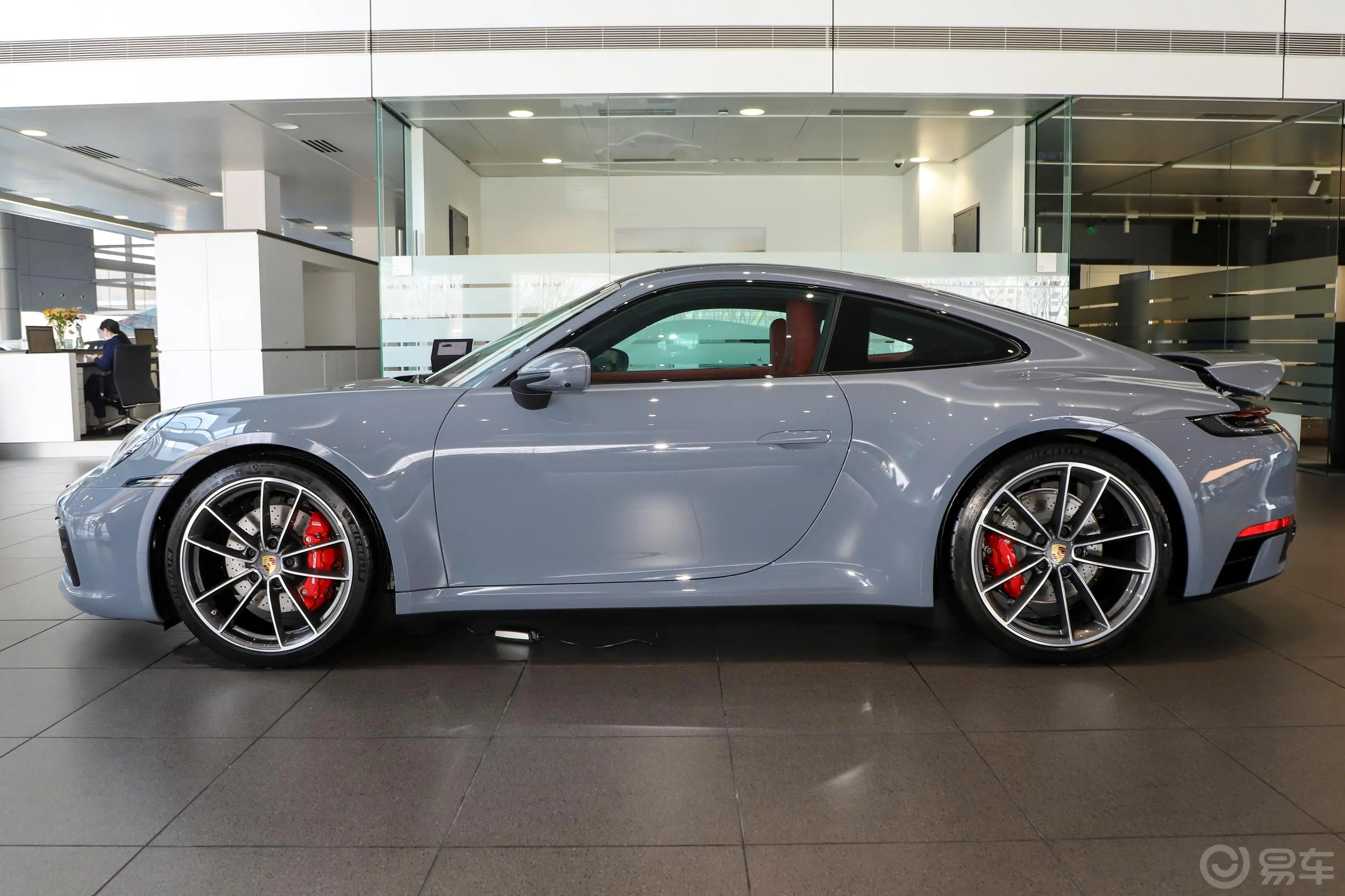 保时捷911Carrera S 3.0T正侧车头向左水平