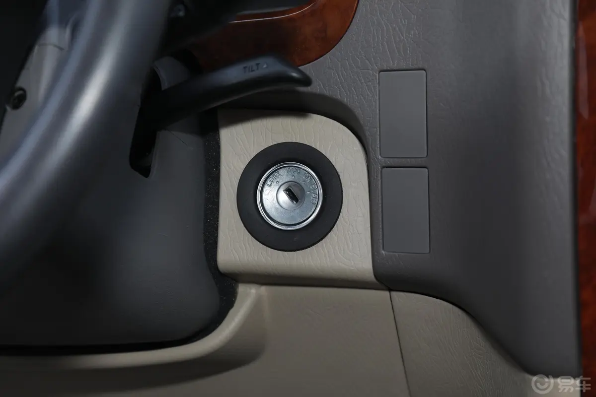 风景G52.0L 手动 明窗 专业版 5-9座 汽油钥匙孔或一键启动按键
