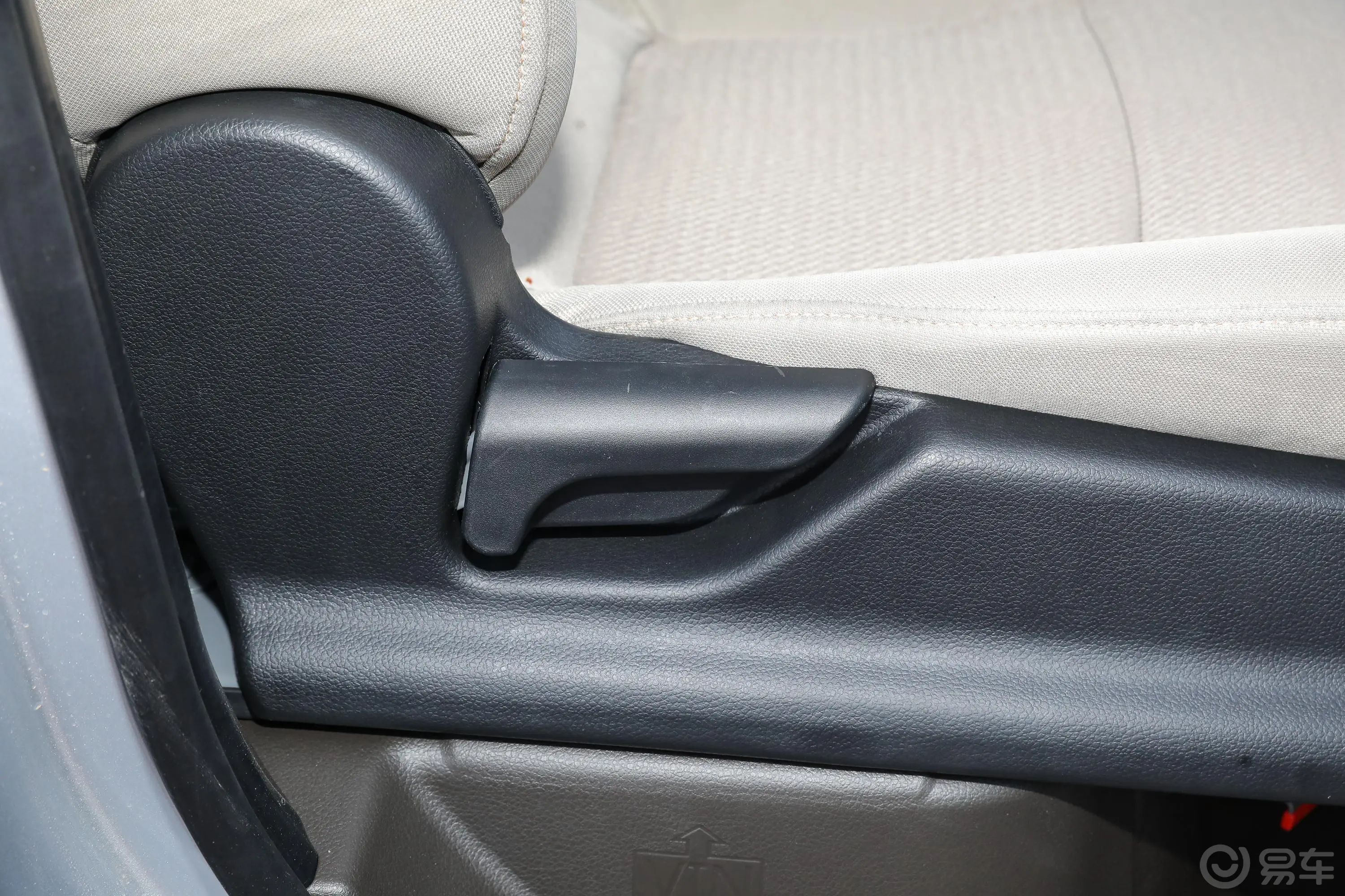 五菱荣光S1.5L 基本型 5/7座副驾座椅调节