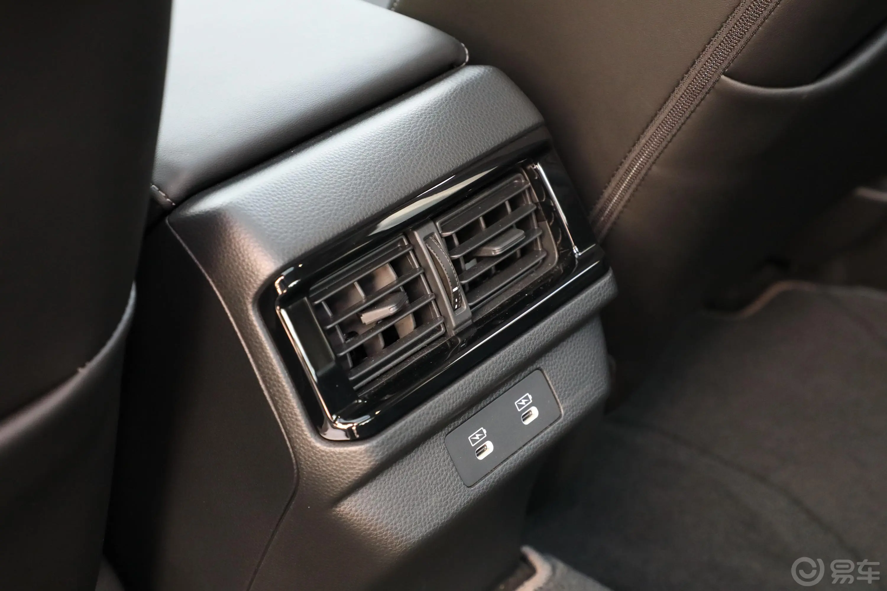 雅阁260TURBO 卓越版后排功能