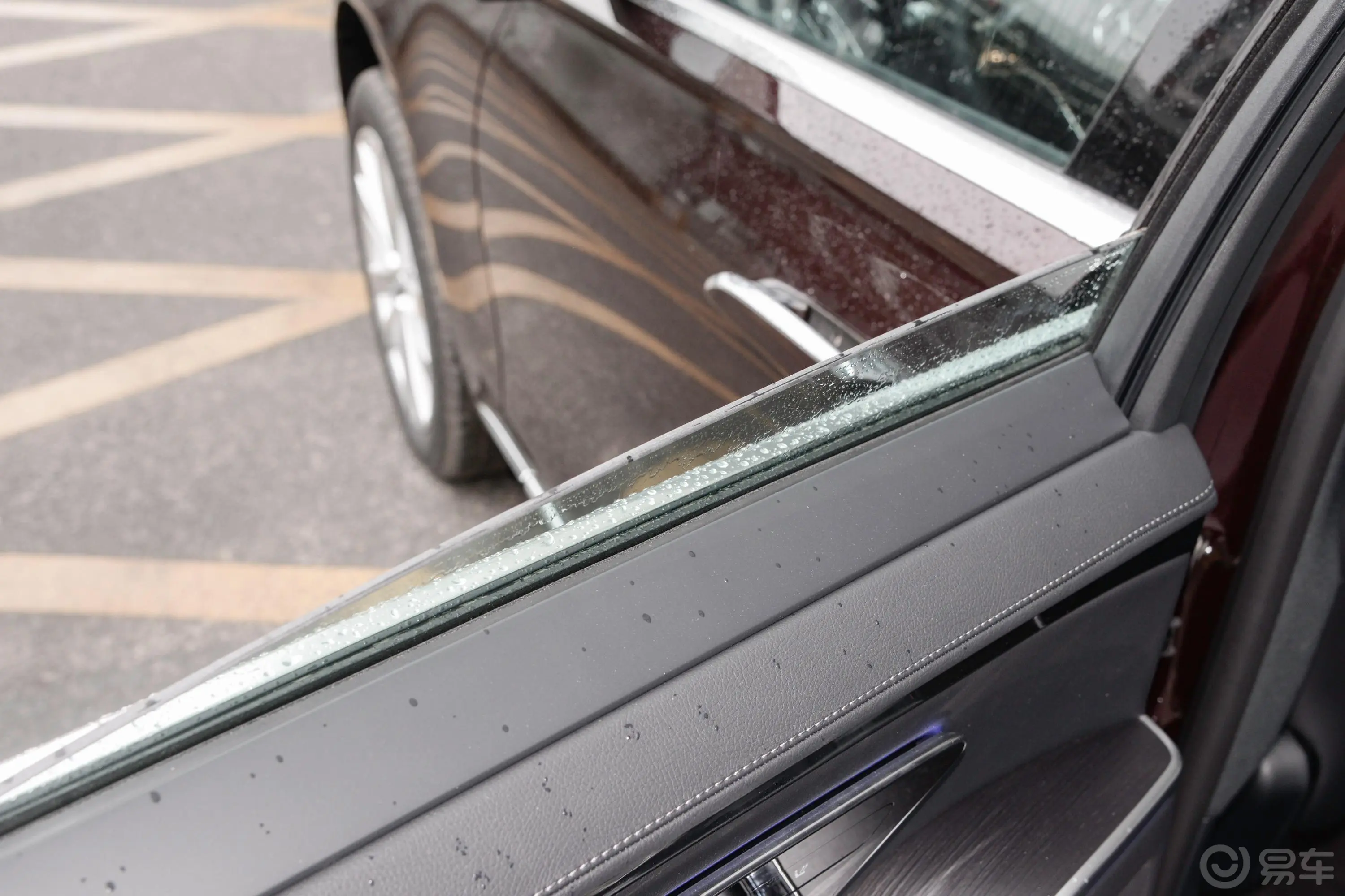 奔驰S级S 400 L 商务型后排玻璃材质特写