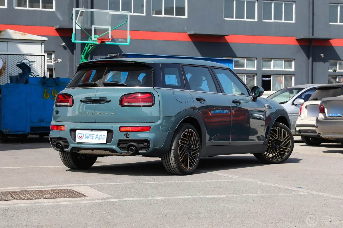 MINI CLUBMAN2.0T COOPER S 自在特别版侧后45度车头向右水平