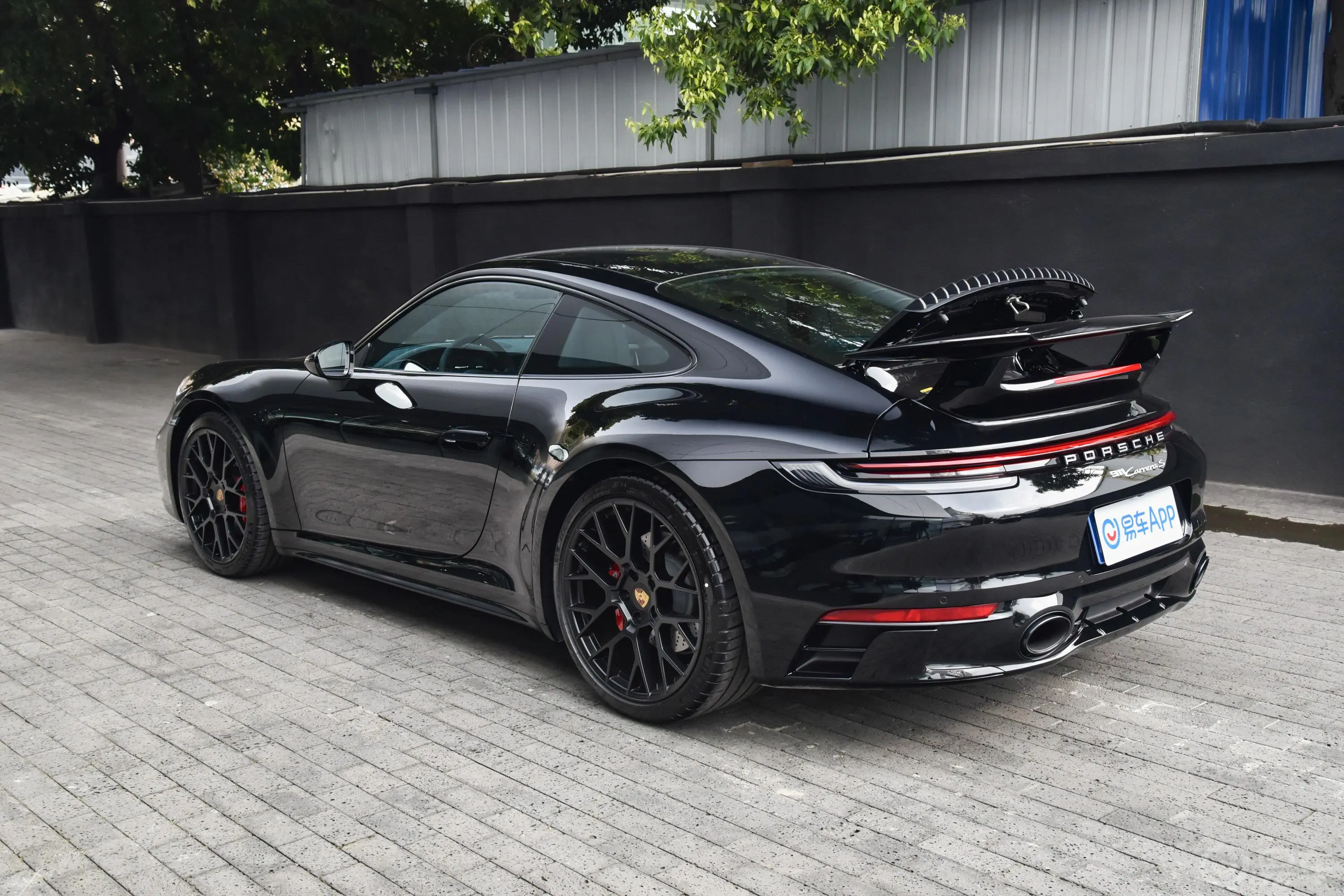 保时捷911Carrera S 3.0T后备厢开启45度侧拍