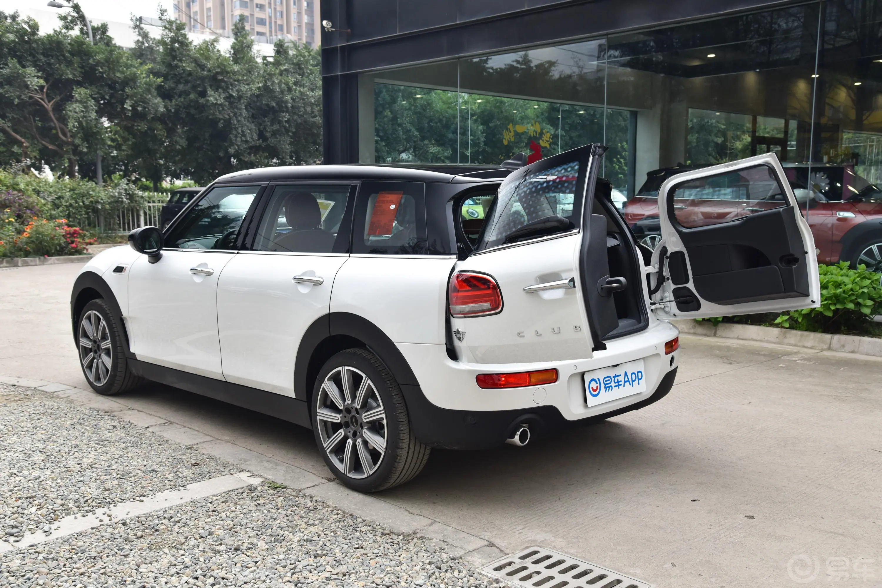 MINI CLUBMAN改款 1.5T COOPER 鉴赏家后备厢开启45度侧拍