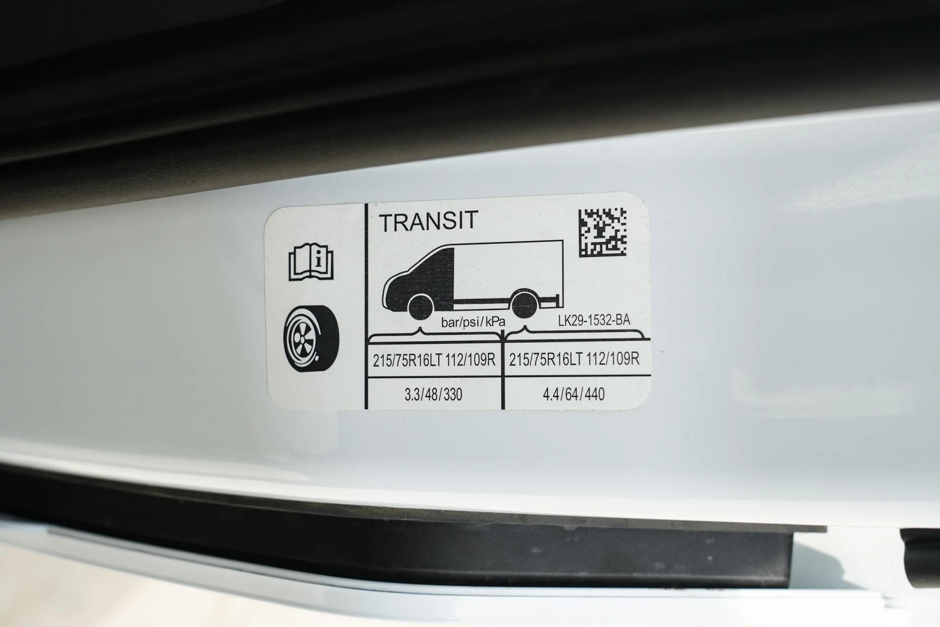 全顺2.0T 自动多功能商用车中轴低顶 5/6座 柴油胎压信息铭牌