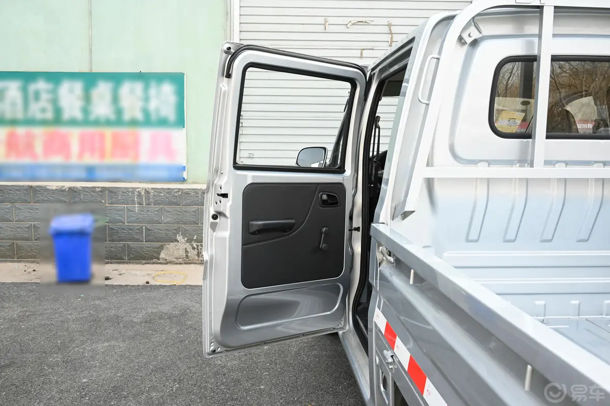 长安星卡1.5L 双排2.26米载货汽车舒适型驾驶员侧后车门