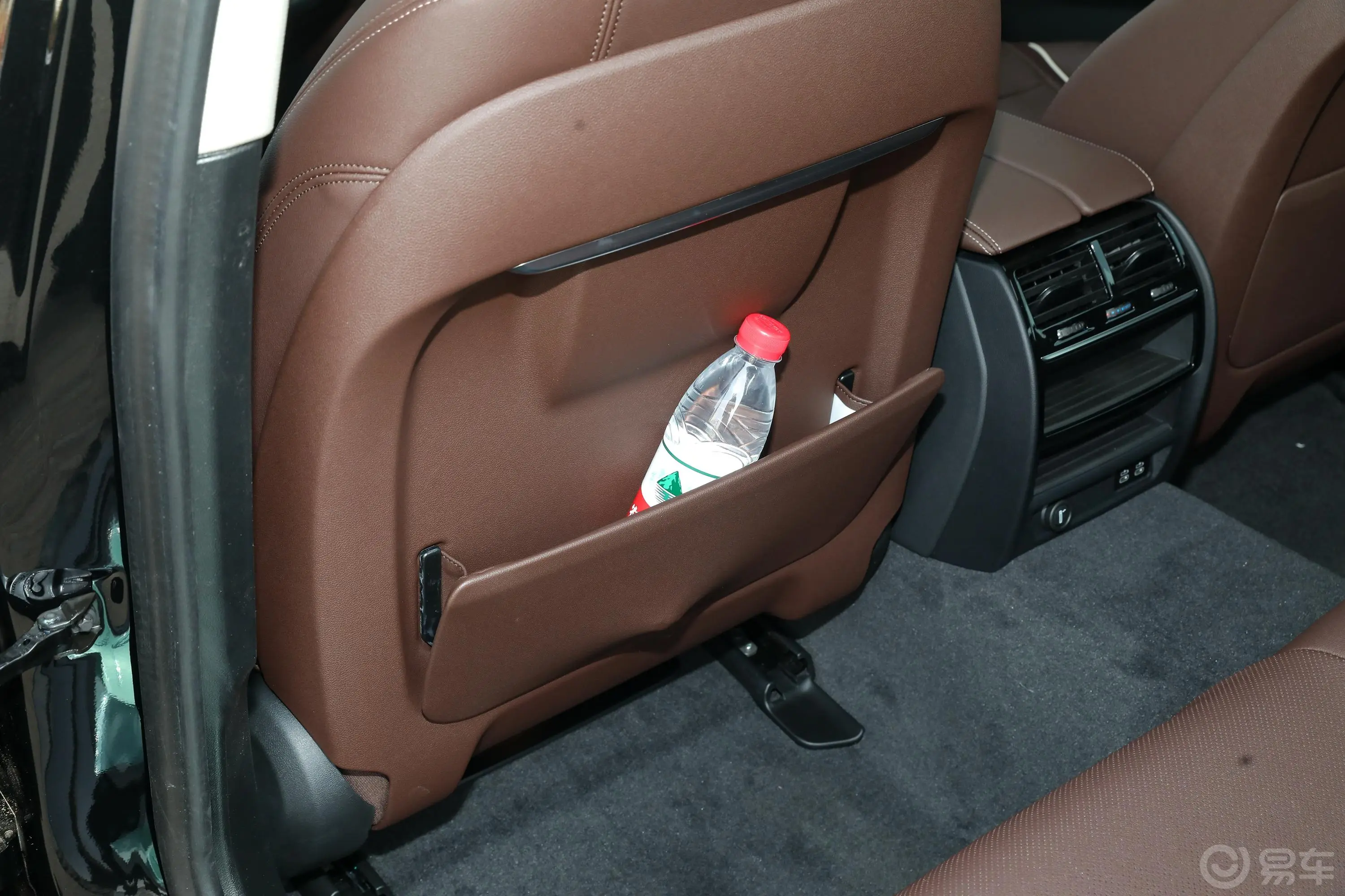 宝马5系530Li xDrive 豪华套装后排空间