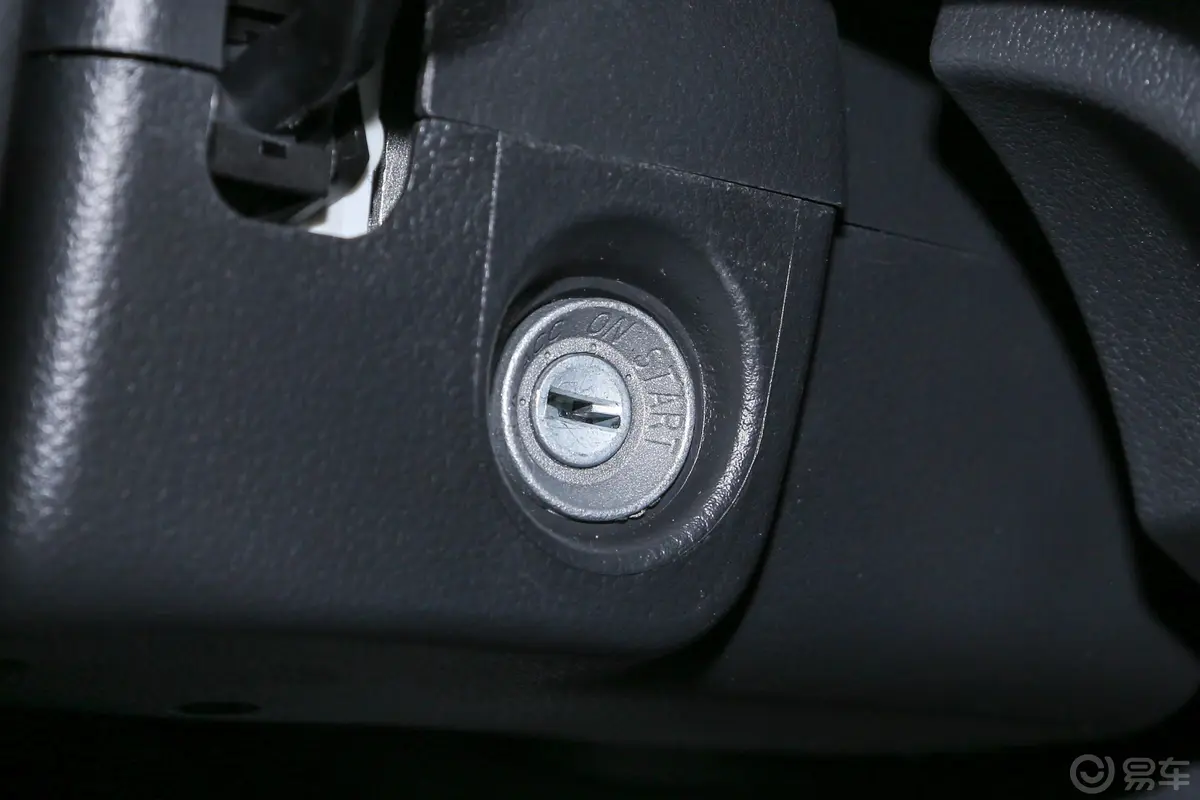 金杯小海狮X301.5L 客车超享型无空调版 5/6/7座钥匙孔或一键启动按键