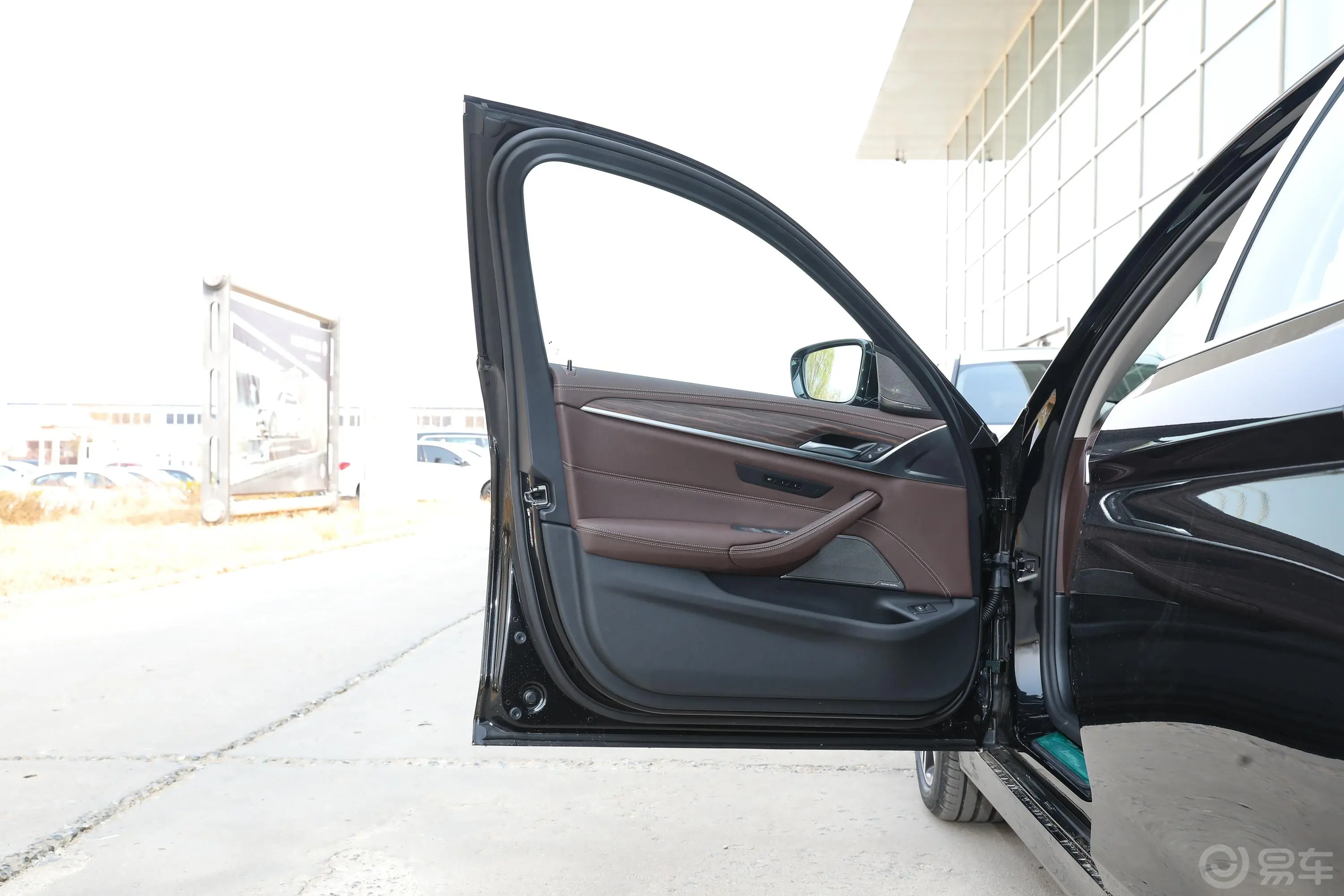 宝马5系530Li xDrive 豪华套装驾驶员侧前车门