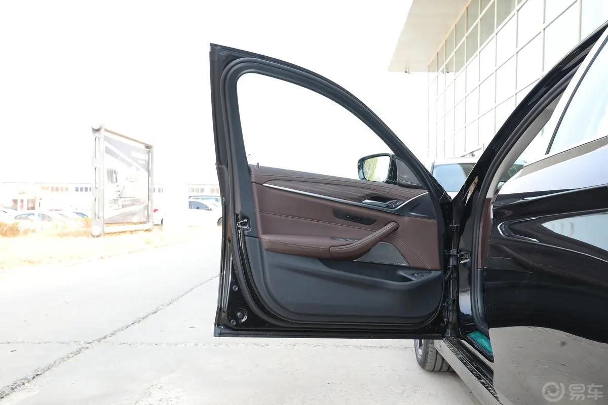 宝马5系530Li xDrive 豪华套装驾驶员侧前车门