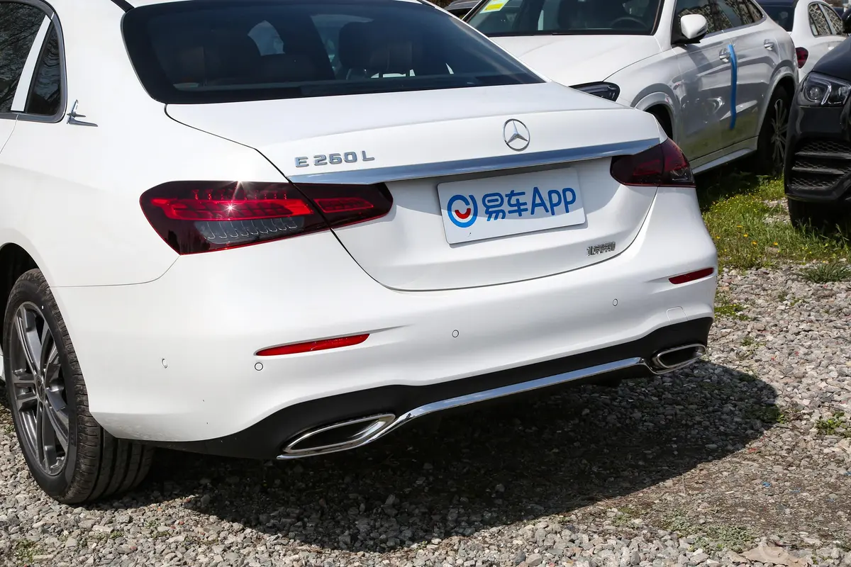 奔驰E级改款 E 260 L 运动型车后雷达