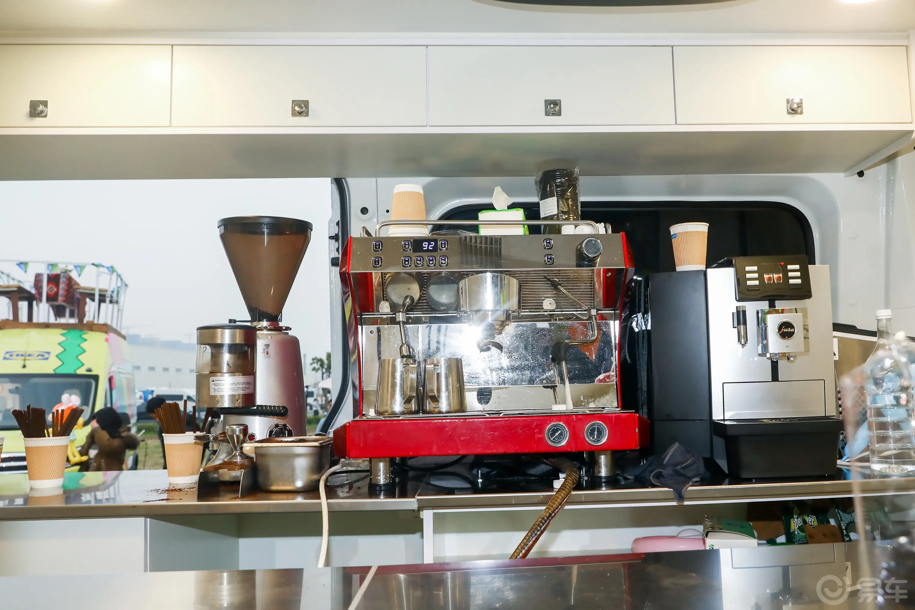 新途V90定制版 2.0T 自动咖啡车空间