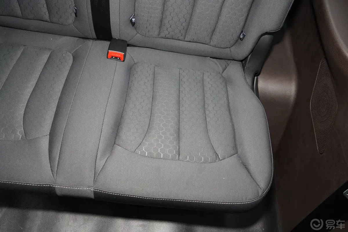 锐胜王牌M72.0L 手动长轴营运版 9座 CNG后排空间