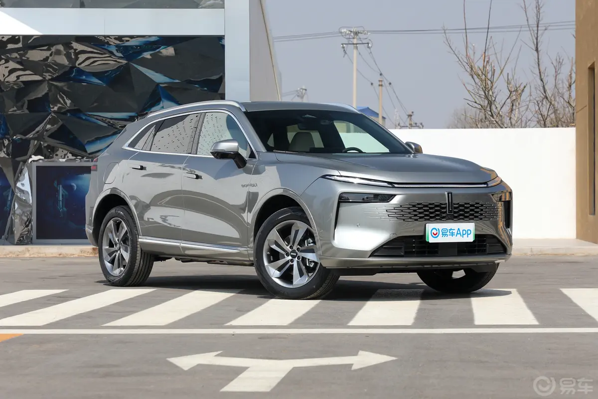 摩卡 DHT PHEV1.5T 215km 两驱长续航版侧前45度车头向右水平