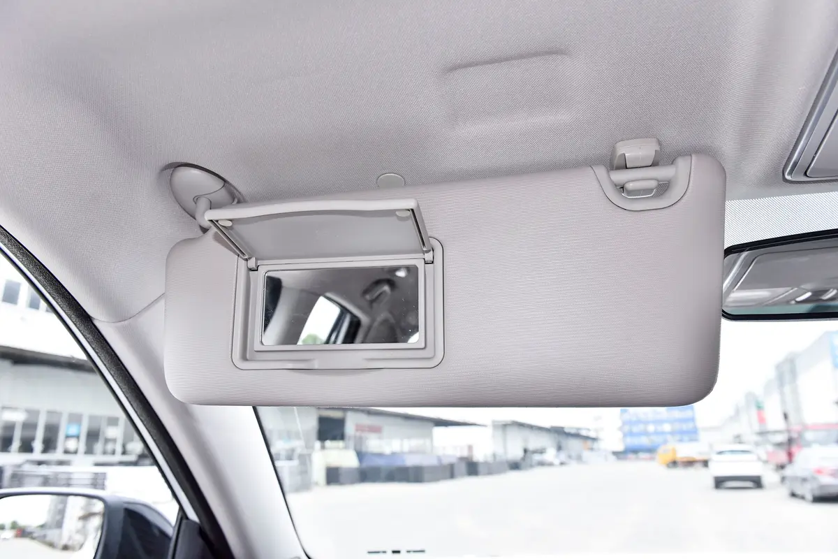 长安CS75畅享版 1.5T 自动尊贵版驾驶位遮阳板