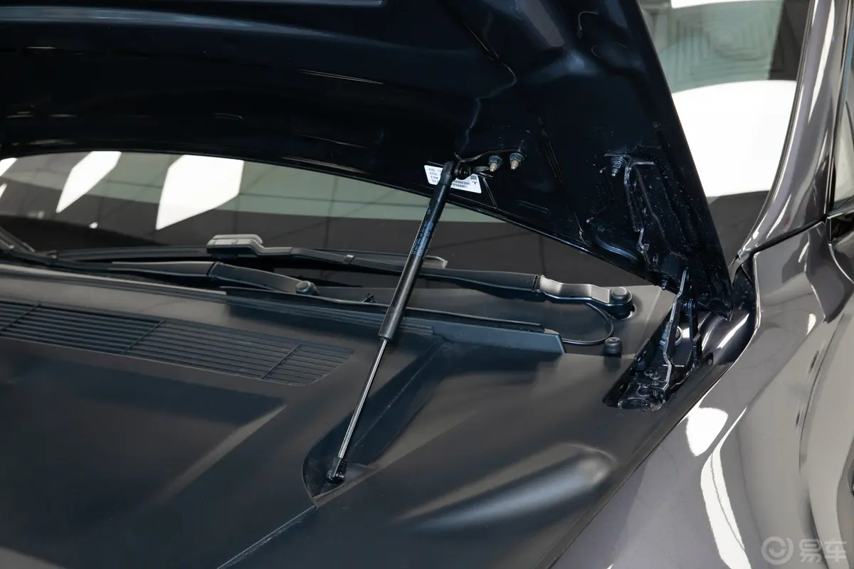 Model S715km 双电机全轮驱动外观细节