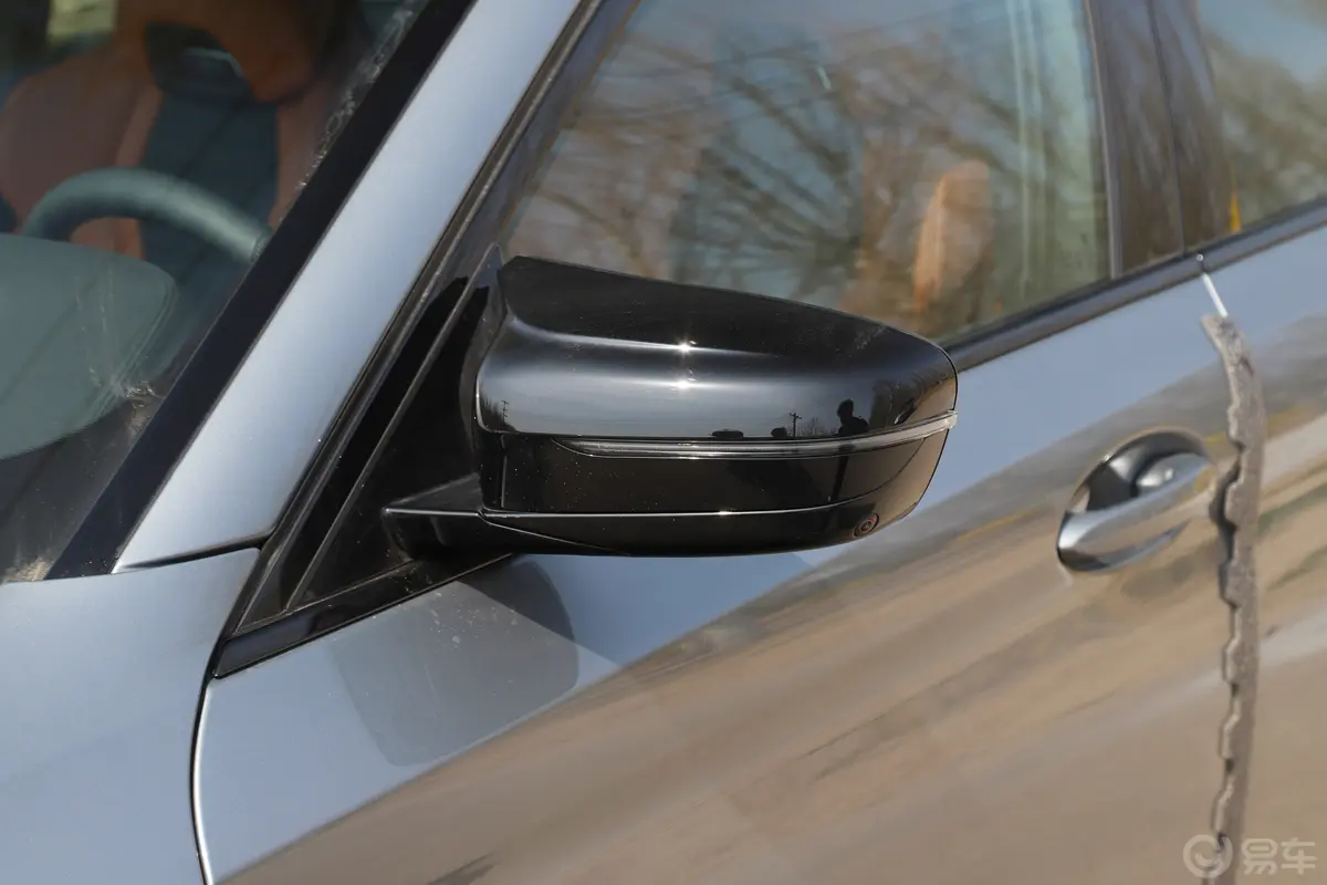 宝马M550周年版 M5主驾驶后视镜背面