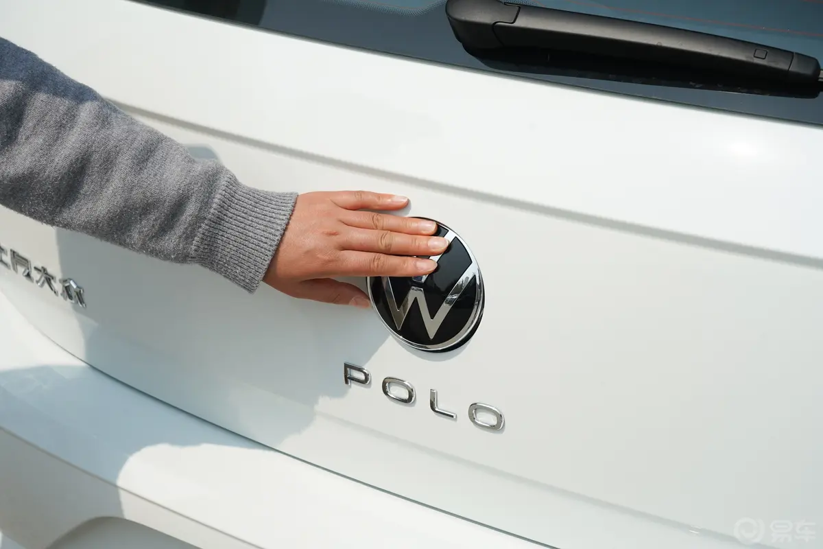 Polo改款 Plus 1.5L 自动纵情乐活版电动尾门按键（手动扶手）