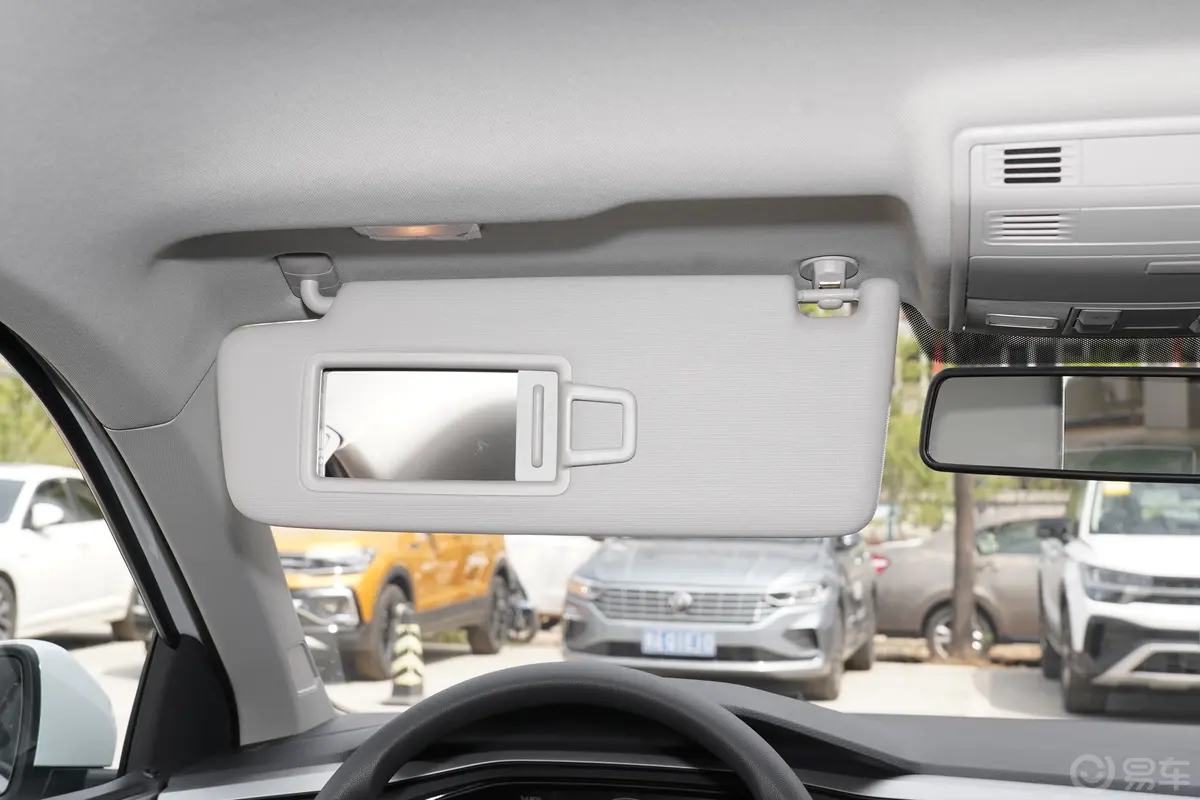 Polo改款 Plus 1.5L 自动纵情乐活版驾驶位遮阳板