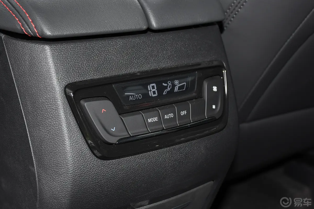 上汽大通MAXUS D90 Pro改款 2.0T 四驱亚马逊版 5座 柴油后排空调控制键