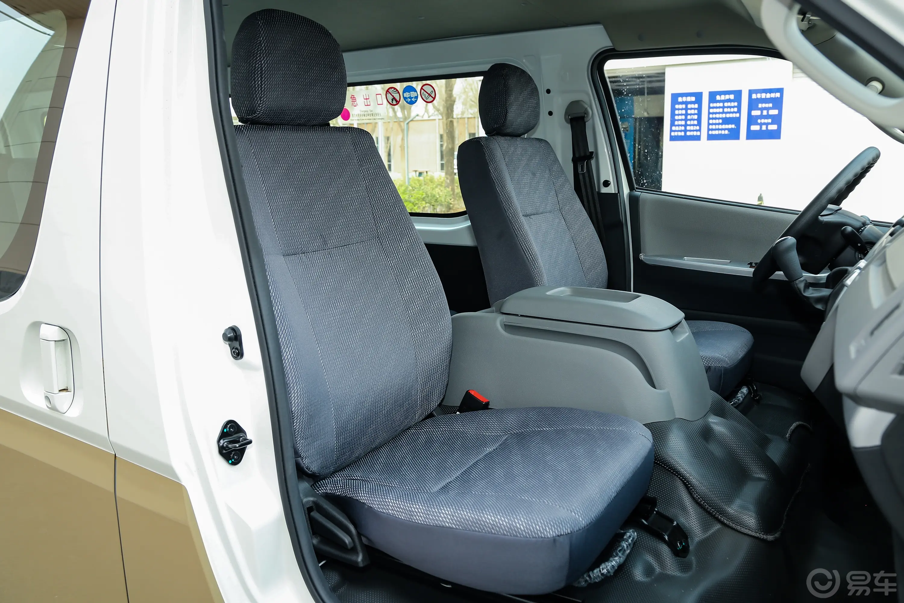 风景G7商运版 2.4L 长轴低顶明窗 10座 汽油副驾驶座椅