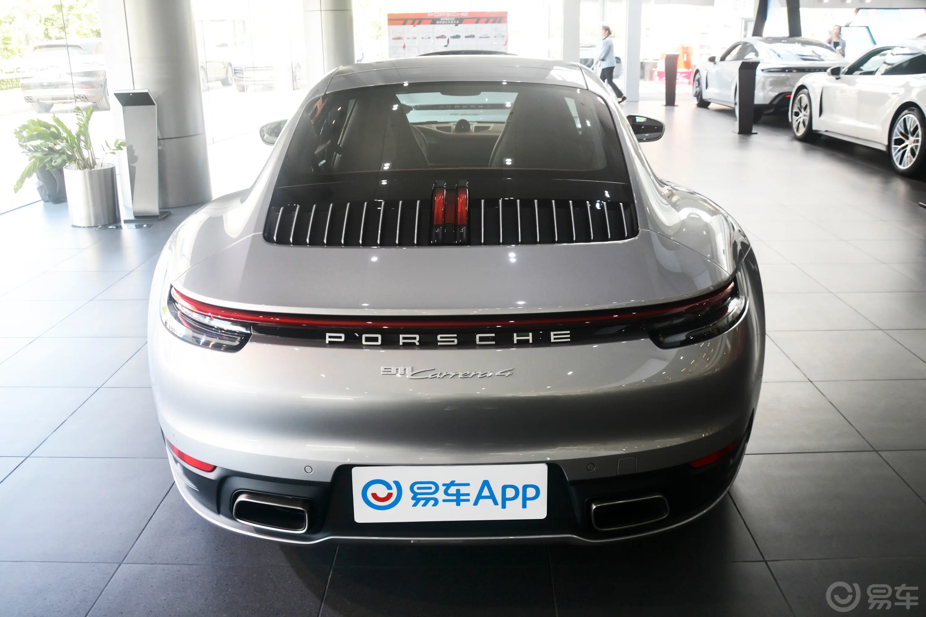 保时捷911Carrera 4 3.0T正后水平